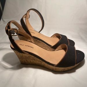 Selling Super Cute Black Wedges